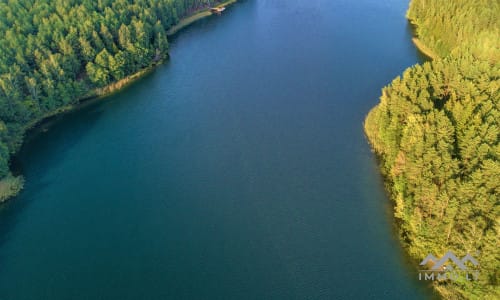 Terrain pour une ferme au bord du lac Makys