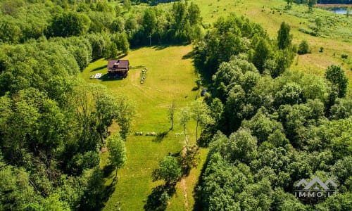 Ferme fantastique au bord du lac