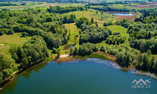 Ferme fantastique au bord du lac