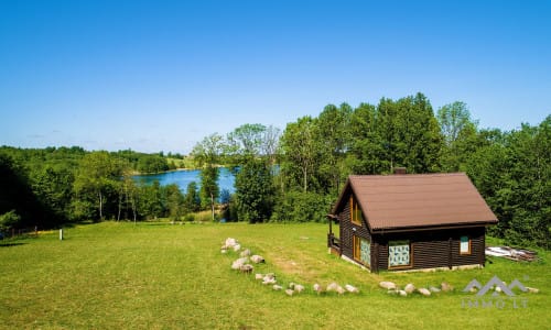 Ferme fantastique au bord du lac