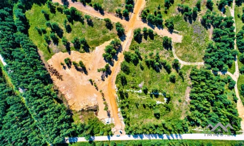 Un terrain près de la lagune de Courlande