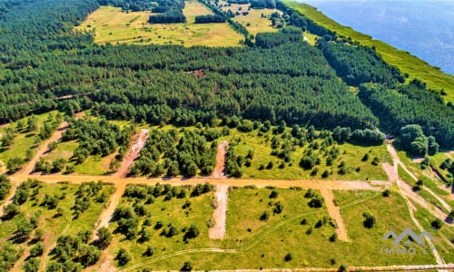 Un terrain près de la lagune de Courlande