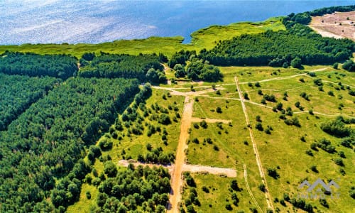 Un terrain près de la lagune de Courlande