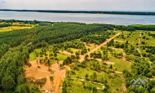 Un terrain près de la lagune de Courlande