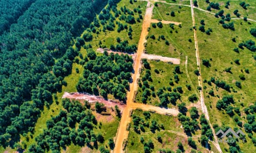 Un terrain près de la lagune de Courlande