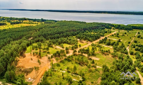 Un terrain près de la lagune de Courlande