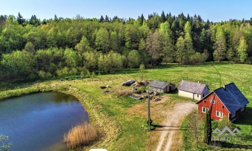 Une ferme exclusive entourée de forêts