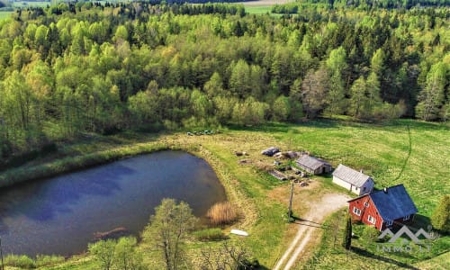 Une ferme exclusive entourée de forêts