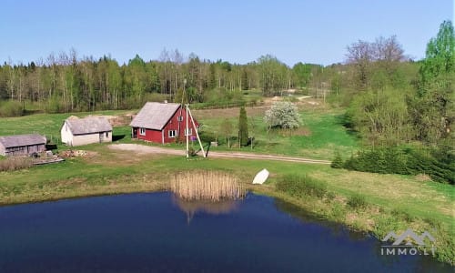 Une ferme exclusive entourée de forêts