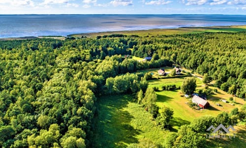 Terrain à bâtir près de la lagune de Courlande