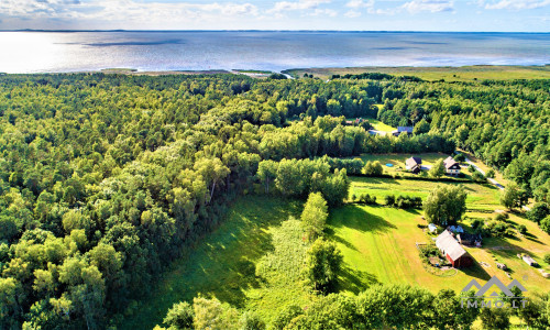 Terrain à bâtir au bord de la lagune de Courlande