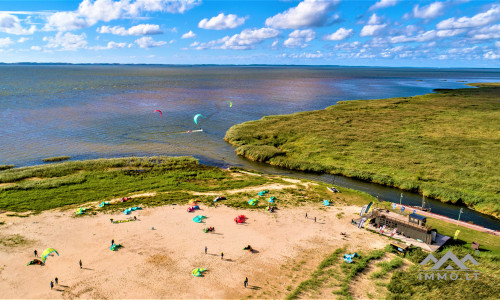 Terrain à bâtir au bord de la lagune de Courlande