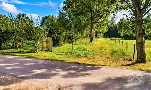 Terrain à bâtir au bord de la lagune de Courlande