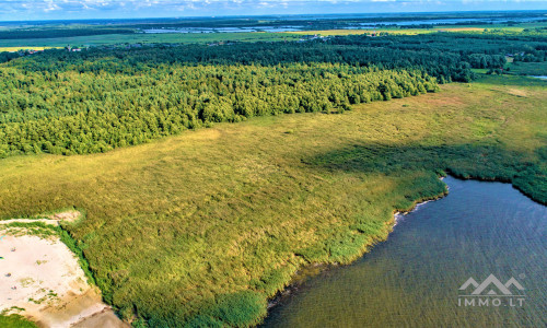 Terrain à bâtir au bord de la lagune de Courlande