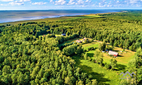 Terrain à bâtir au bord de la lagune de Courlande