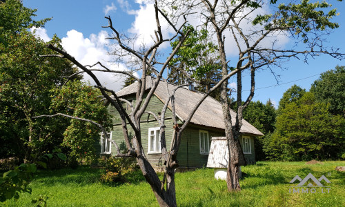 Ancienne ferme dans le quartier de Plungė