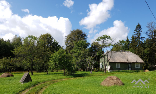 Ancienne ferme dans le quartier de Plungė
