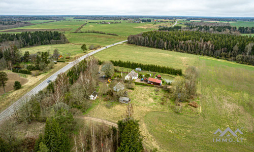 Une vieille ferme dans la commune de Rietavas