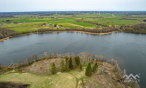 Ferme près du lac Balvis