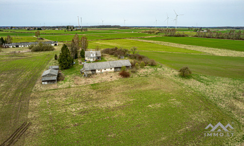 Ferme près du lac Balvis